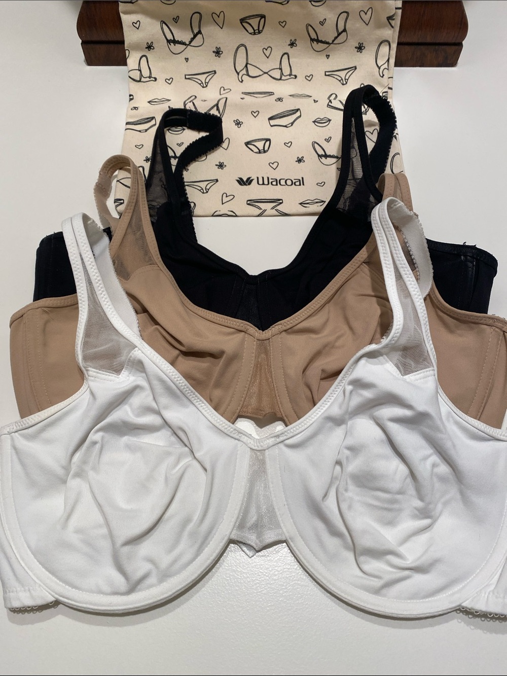 Wacoal 3-Pack Underwire Bras in White, Nude & Black • 38D • Wacoal Tote